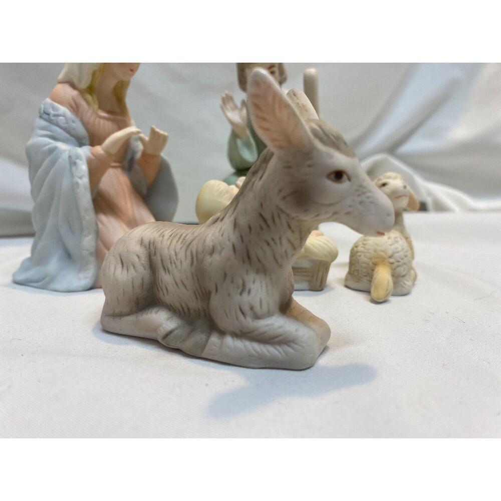 Lefton Porcelain Christopher Collection 5 Pc Nativity Set in Box - Picture 5 of 8
